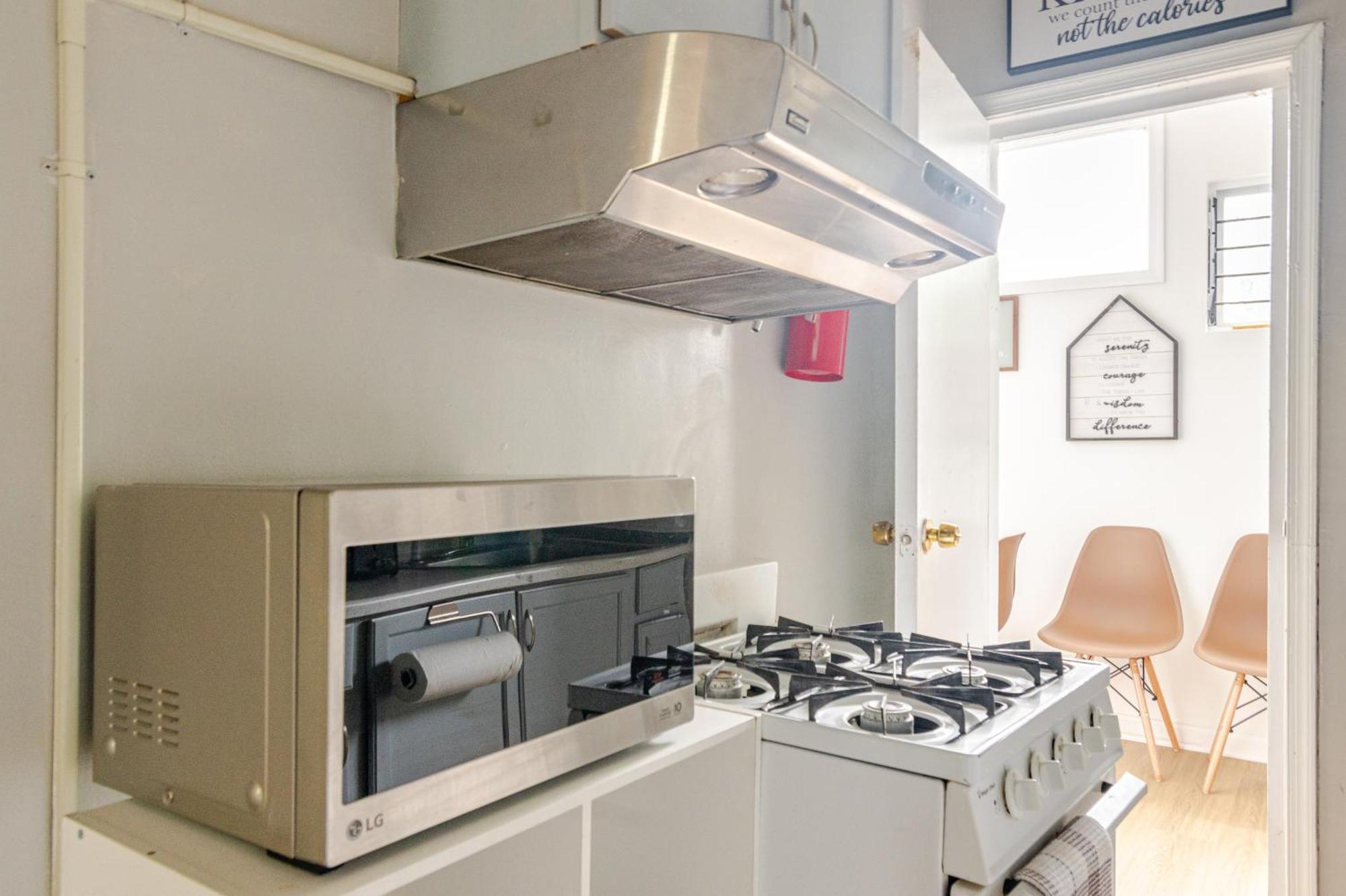 Bright & Cozy 2 Bedroom, 1 Bath, 2 Miles From White House Appartamento