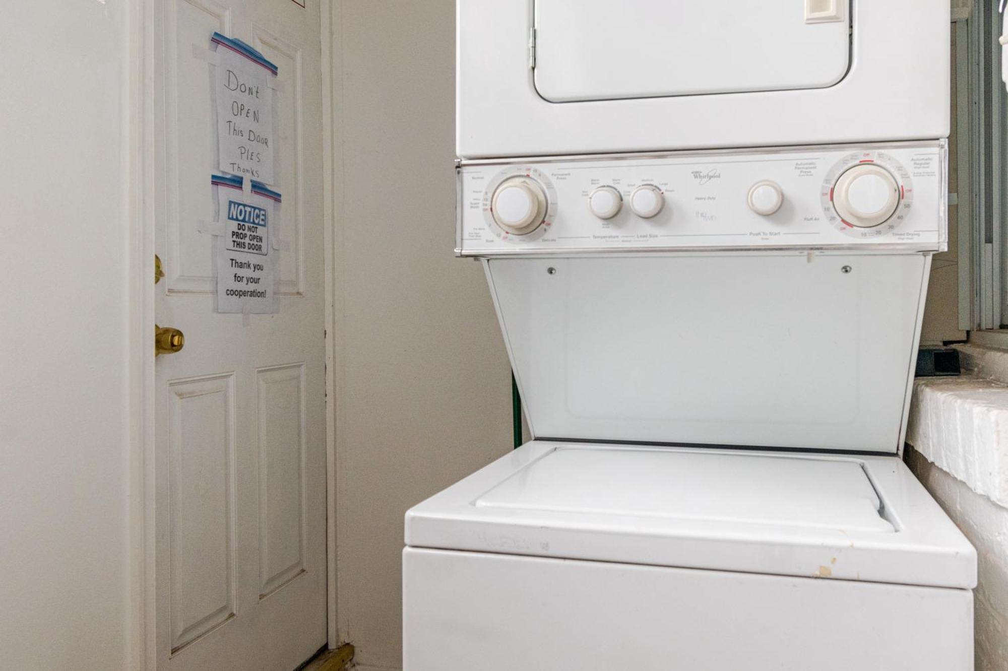 Bright & Cozy 2 Bedroom, 1 Bath, 2 Miles From White House Appartamento